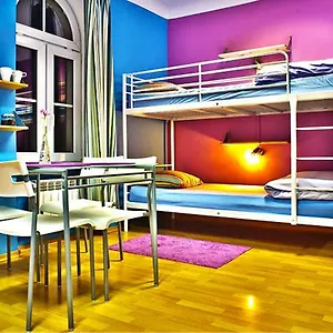  Hostel Nathan's